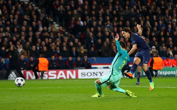 Cavani ấn định tỷ số 4-0. Ảnh: Theguardian.