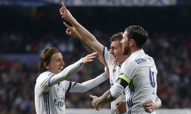 Các cầu thủ Real ăn mừng. Ảnh: Theguardian.