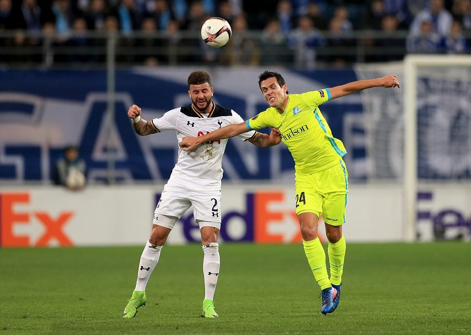 Trận đấu diễn ra khá cân bằng. Ảnh: Daily Mail.