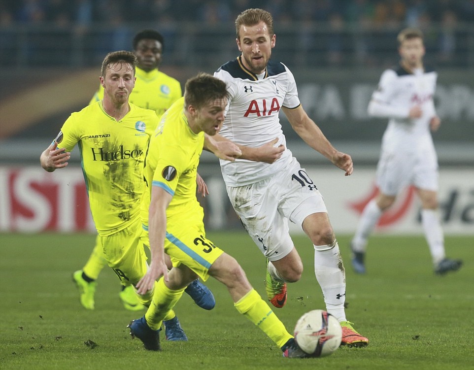 Harry Kane bị phong tỏa khá chặt. Ảnh: Daily Mail.