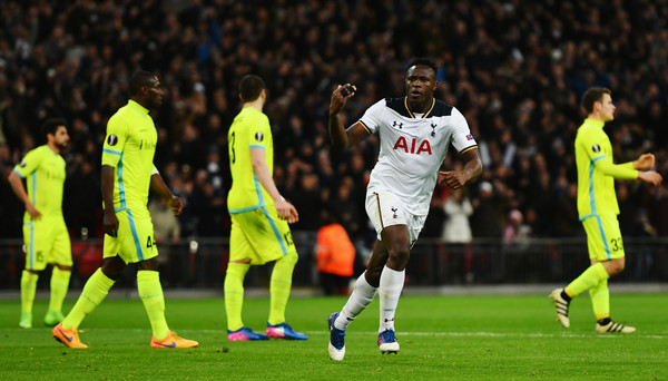 Wanyama nâng tỷ số lên 2-1, hy vọng lại trở lại với Gà trống.