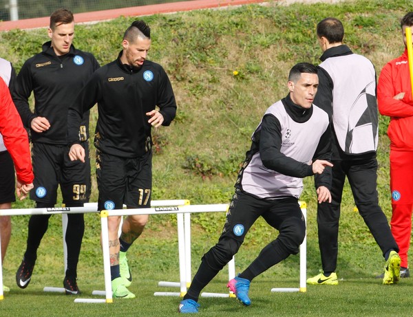 Napoli chỉ thực hiện những bài tập nhẹ.