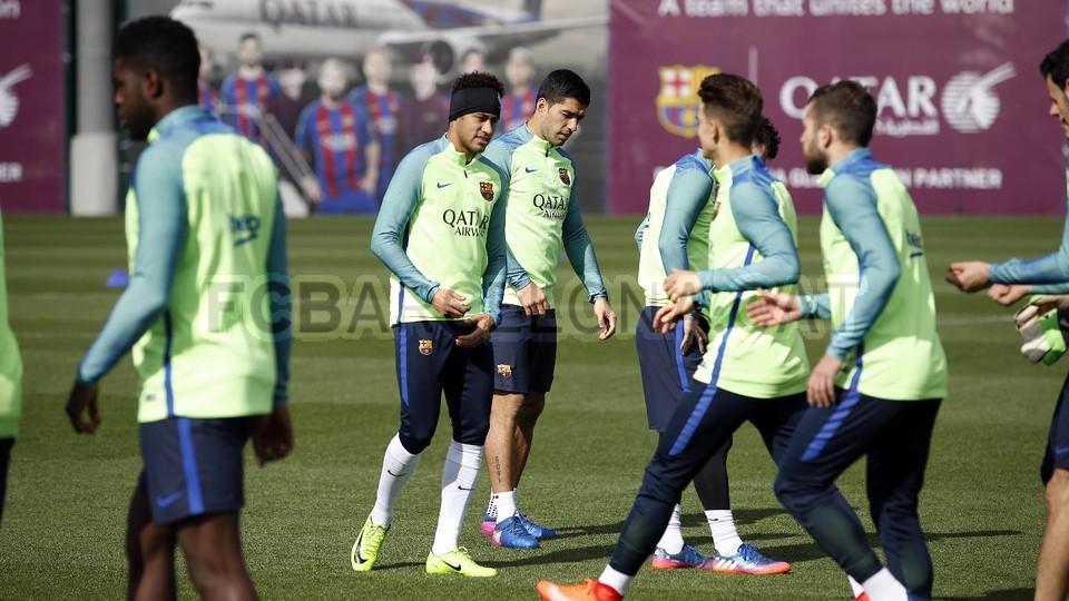 Neymar đang được kỳ vọng sẽ giúp Barca lội ngược dòng.