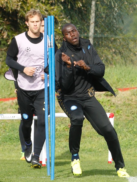 Koulibaly tập luyện rất nghiêm túc.