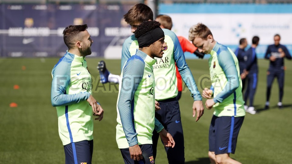 Khuôn mặt rạng rỡ của các cầu thủ Barca.