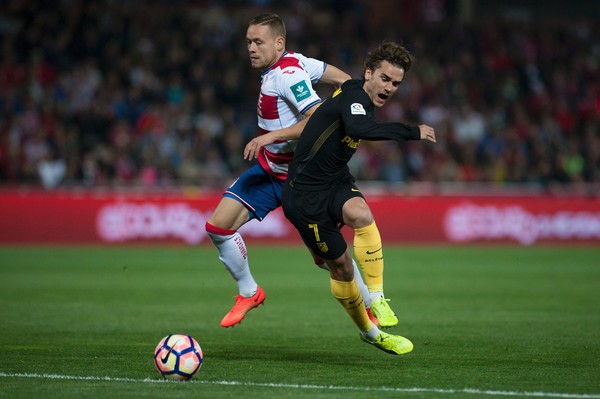 Griezmann bị theo kèm rất sát.