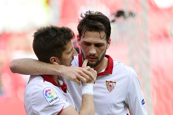 Một pha bật tường rất ăn ý với Vazquez.