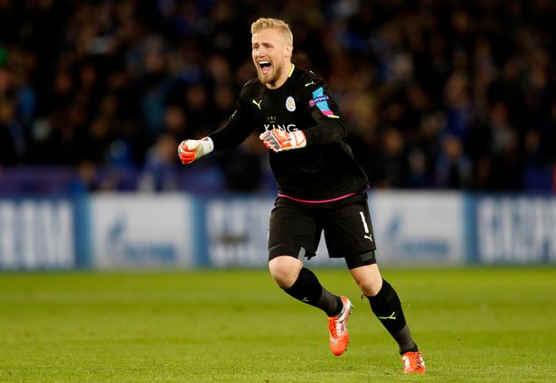 Nhưng không thể chiến thắng được Schmelchel.