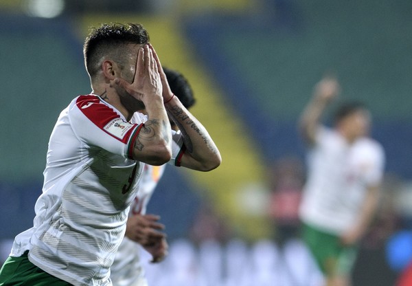 Lần này là một siêu phẩm sút xa.