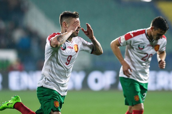 Delev hoàn tất cú đúp ở phút 20.