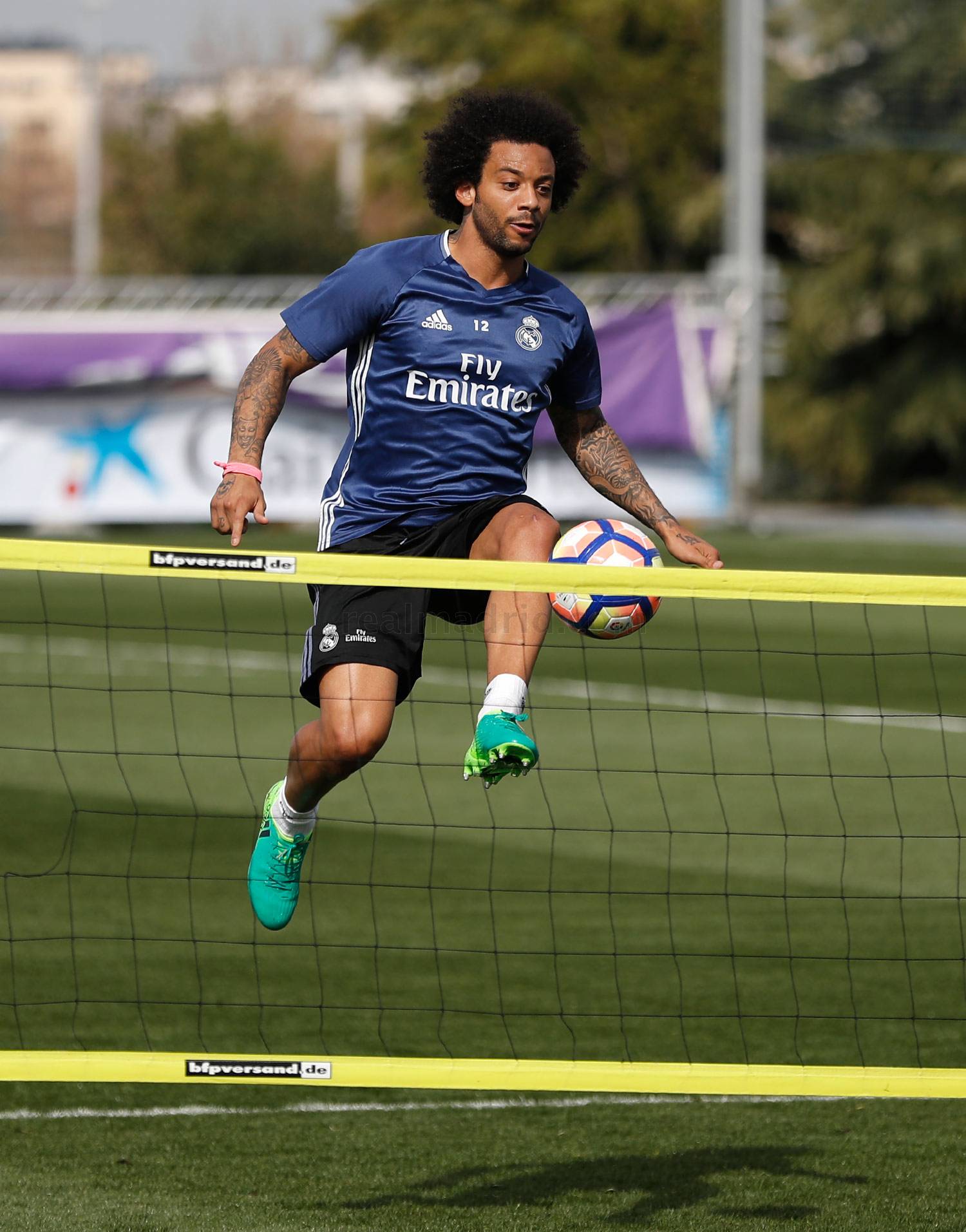 Marcelo thể hiện kỹ thuật.