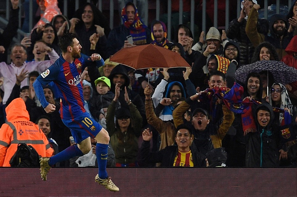 Messi hoàn tất cú đúp của mình không lâu sau đó.