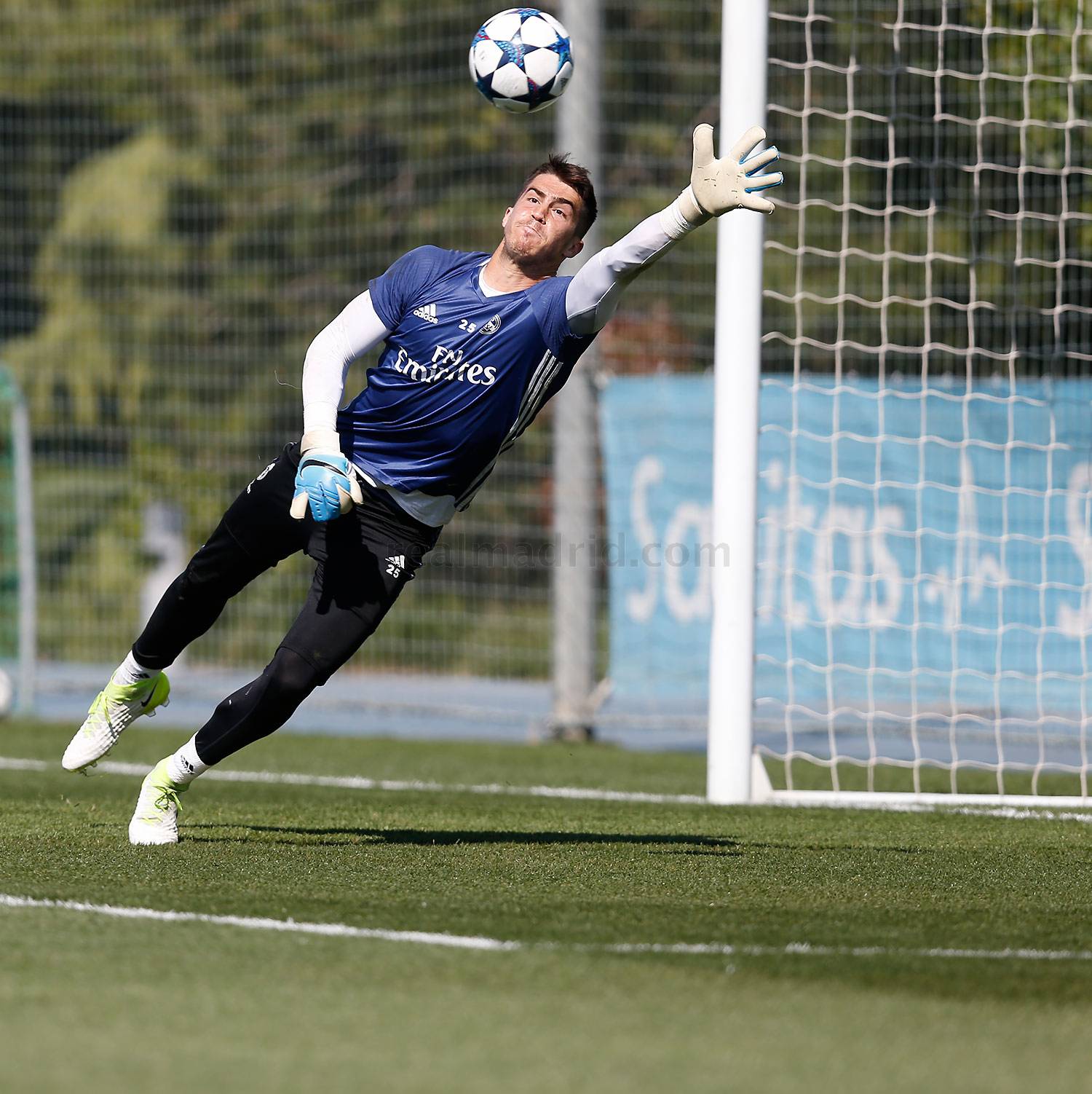 Real sẽ có chuyến làm khách trên sân của Bayern vào 01h45 rạng sáng ngày 13/04.