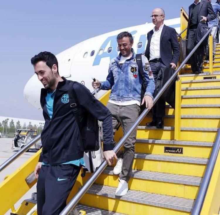 Sergio Busquets mặc dù bị treo giò nhưng vẫn có mặt trong chuyến hành quân này.