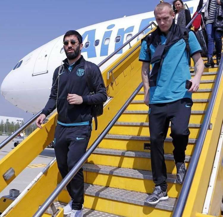 Cả Arda Turan vẫn tới Italia mặc dù đang chấn thương.