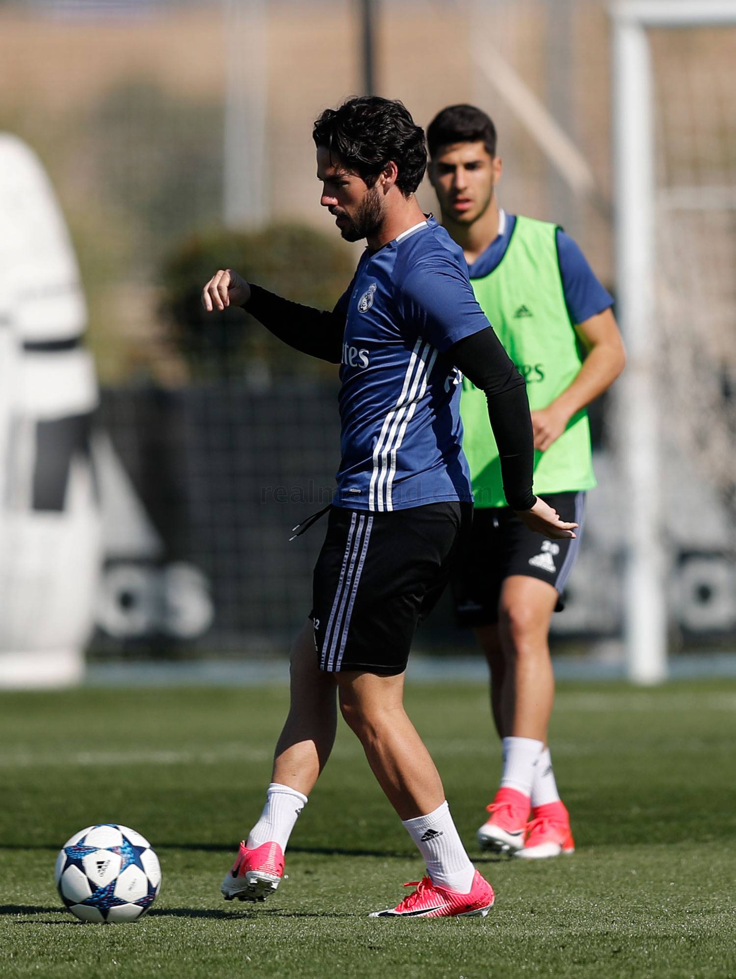 Buổi tập luyện diễn ra vô cùng nghiêm túc.