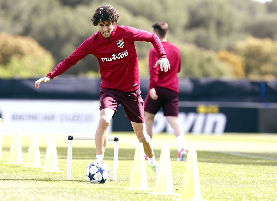 Trận lượt về giữa Leicester và Atletico diễn ra vào 01h45 rrạng sáng ngày 19/04.