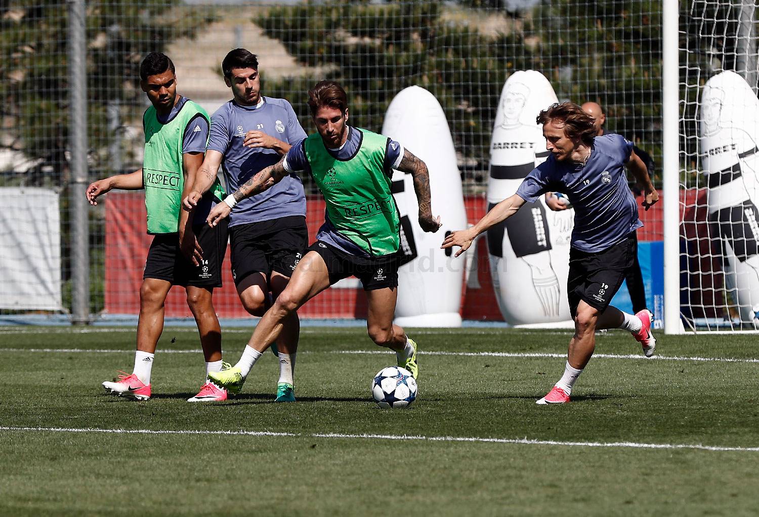 Trận lượt về giữa Real và Bayern sẽ diễn ra vào 01h45 ngày 19/04.