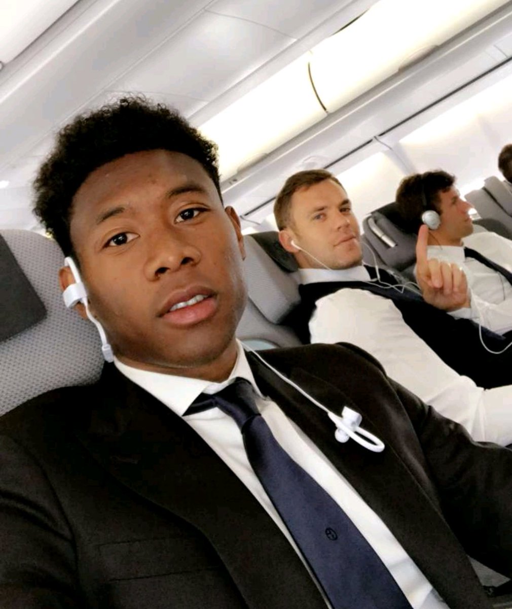 cầu thủ bayern selfie trên máy bay - Bóng Đá