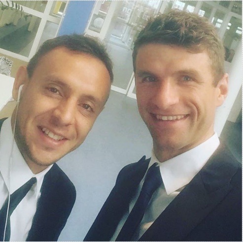 cầu thủ bayern selfie trên máy bay - Bóng Đá