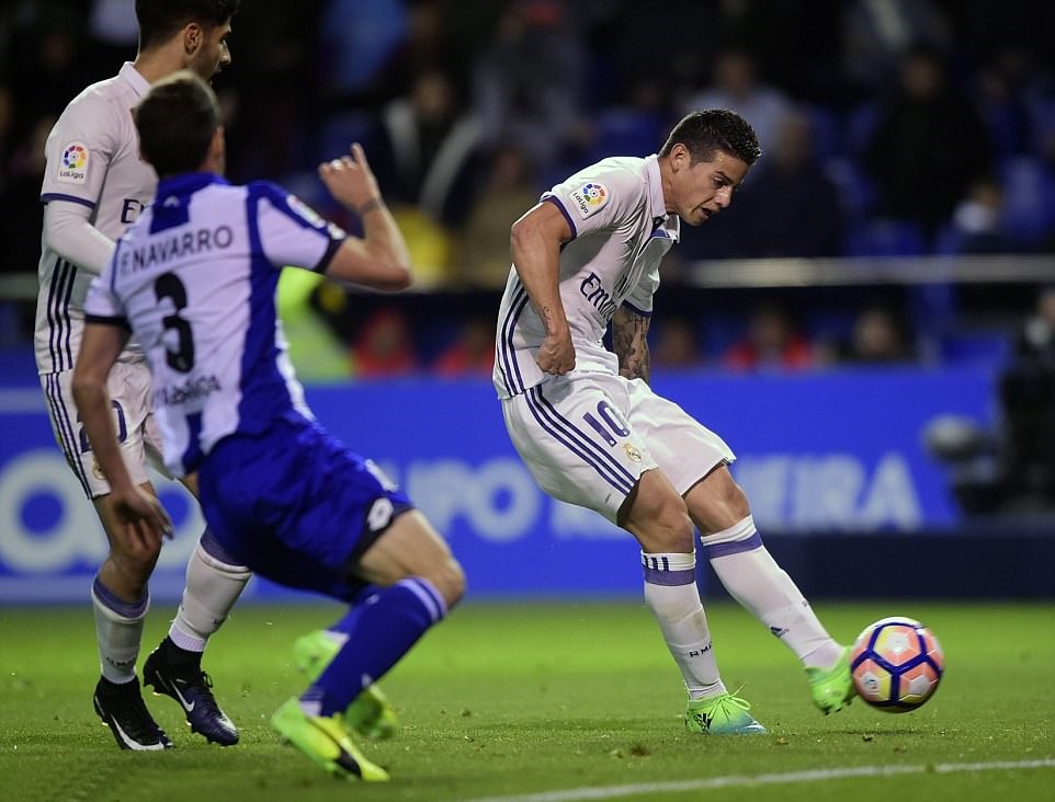 James hoàn tất cú đúp, nâng tỷ số lên 4-1.