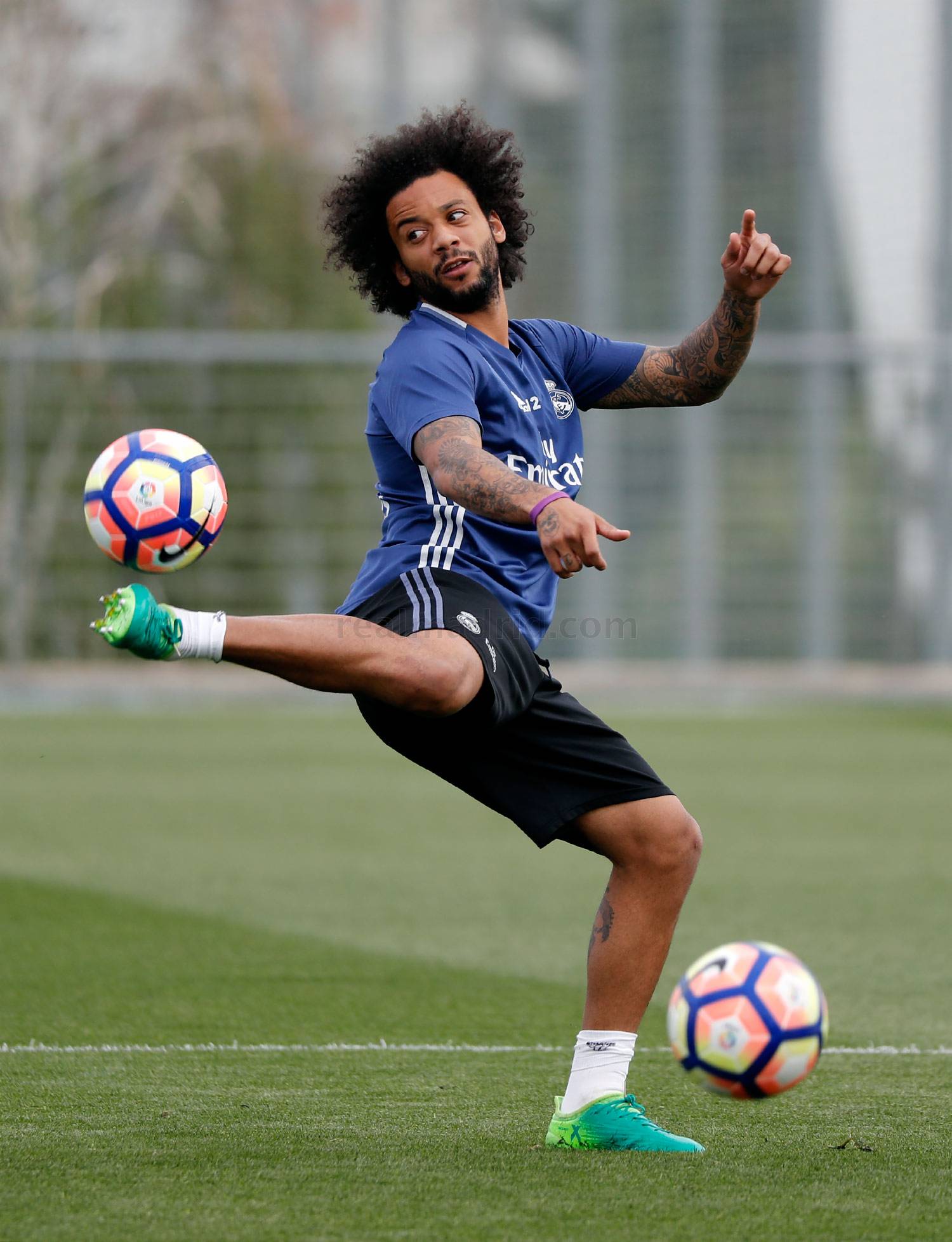 Marcelo thi triển kỹ thuật điêu luyện.