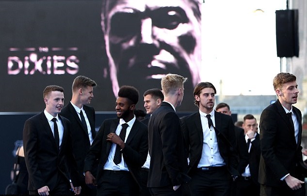 Đội trẻ U23 của Everton cũng đến tham dự lễ trao giải.