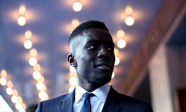 Idrissa Gana Gueye góp mặt trong buổi trao giải.