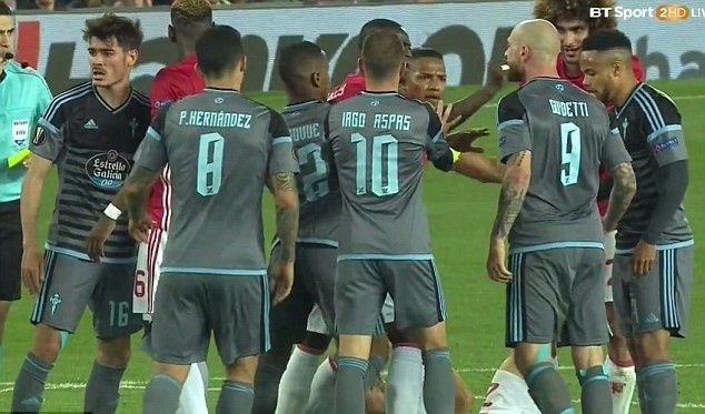 cận cảnh màn xô xát của bailly - Bóng Đá