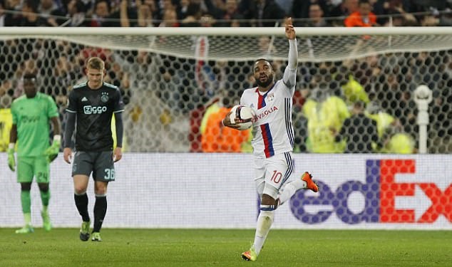 Anh là người thực hiện quả phạt đền, cân bằng tỷ số 1-1.