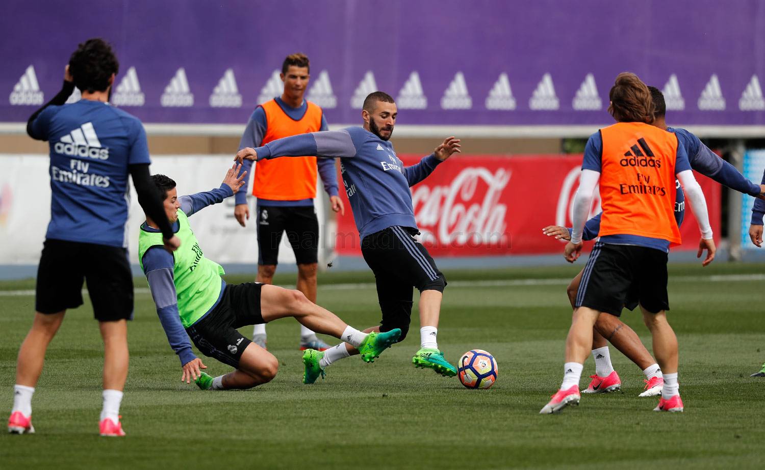 Trận đấu sẽ diễn ra vào 01h00 ngày 15/05.