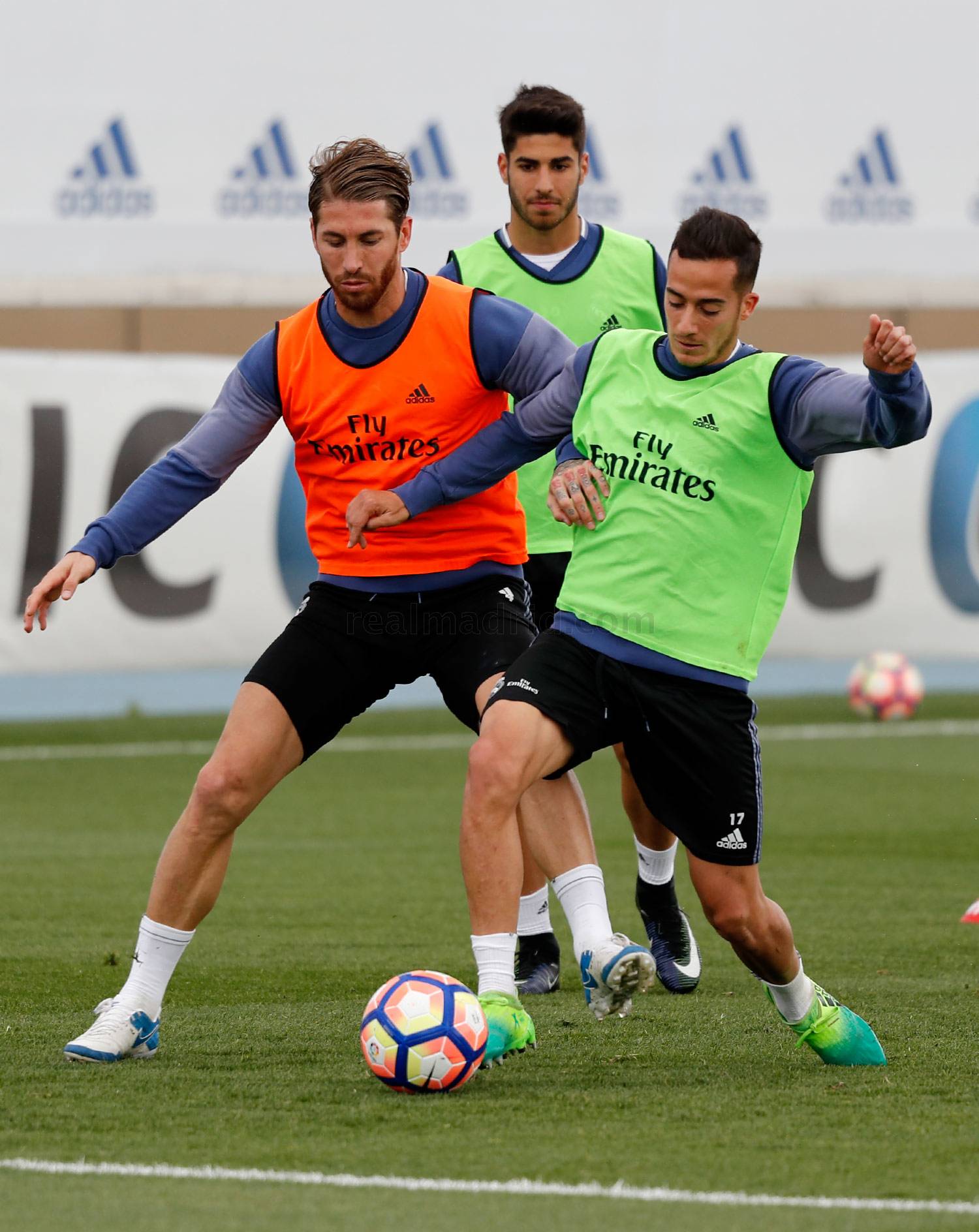 Các cầu thủ đang tập luyện tích cực để nghênh đón đoàn quân của HLV Sampaoli.