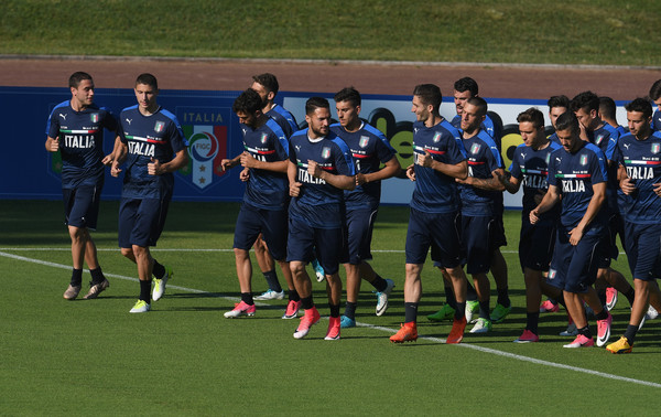 Các cầu thủ chỉ tập nhẹ để tránh chấn thương.