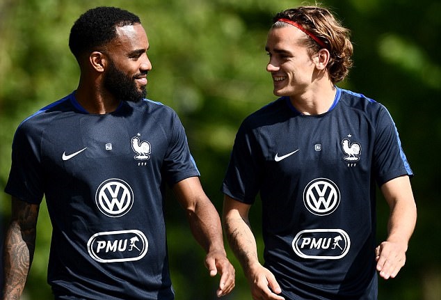 Griezmann thân thiện với đồng đội.