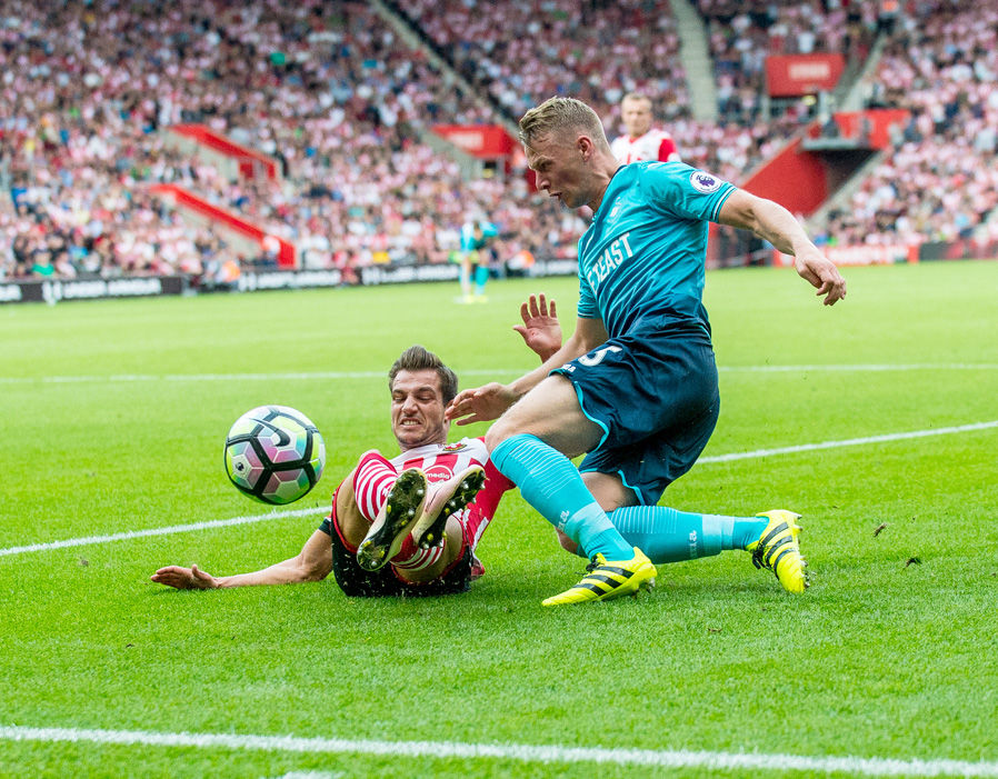 21. Cedric (Sothampton) - 83 lần.