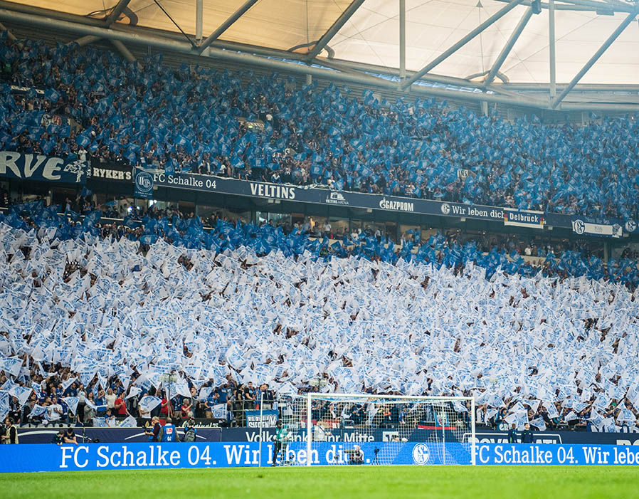 6.  Schalke 04 - 60.703