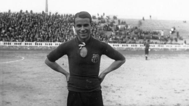 2. Cầu thủ ghi nhiều bàn nhất cho Barcelona ở Cup Nhà vua: Kỷ lục này đang thuộc về huyền thoại Josep Samitier với 65 bàn, hơn Messi 21 bàn.