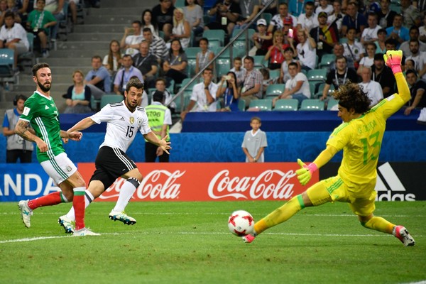 Younes ấn định chiến thắng 4-1 cho đội tuyển Đức.