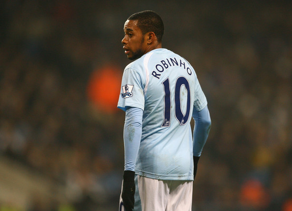 2008. Robinho (Real Madrid sang Man City) - 43 triệu euro.