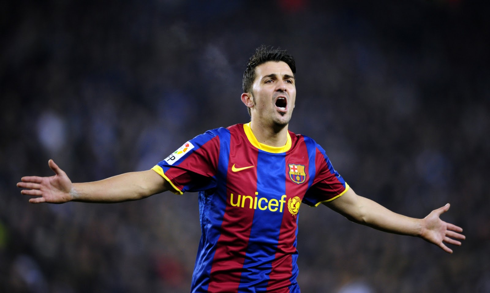2010: David Villa (Valencia sang Barcelona) - 40 triệu euro.