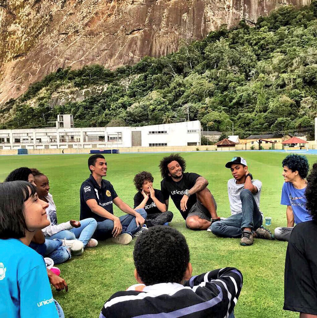 Marcelo tranh thủ làm từ thiện.