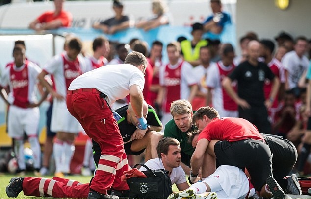 Đội ngũ y tế lập tức vào sơ cứu