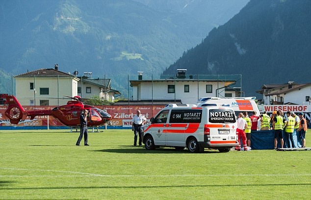 Tiền vệ Ajax đột quỵ - Bóng Đá