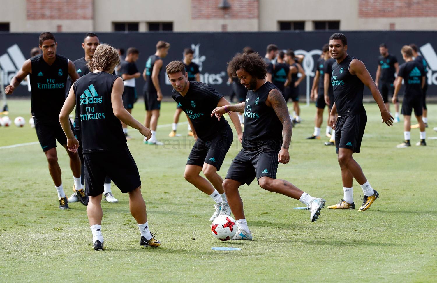 Buổi tập luyện diễn ra khá nghiêm túc.