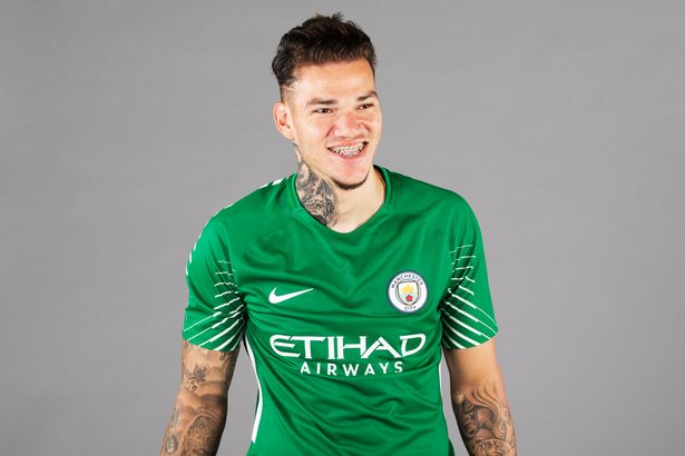 Thủ môn: Ederson (Benfica sang Man City) - 34 triệu bảng.