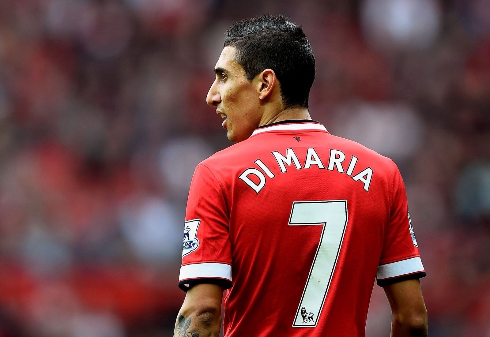 Tiền vệ cánh phải: Angel Di Maria (Real Madrid sang Man Utd) - 59,7 triệu bảng.