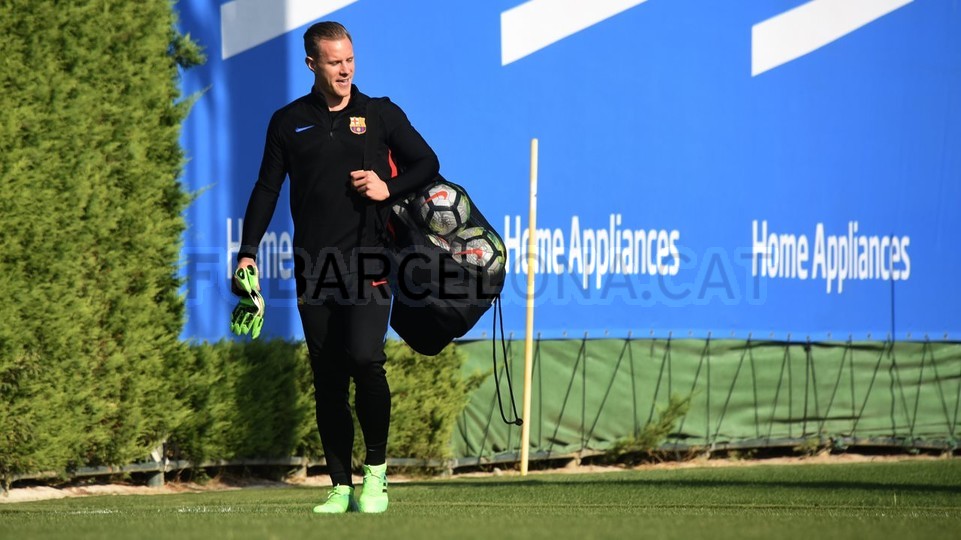 Ter Stegen cũng đã trở lại.