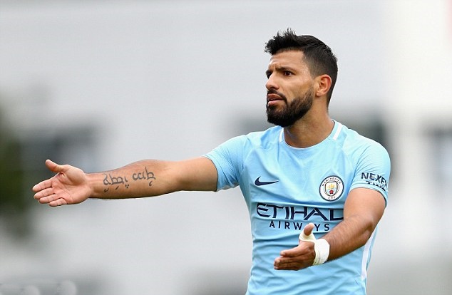 Aguero nới rộng các biệt trong hiệp hai.