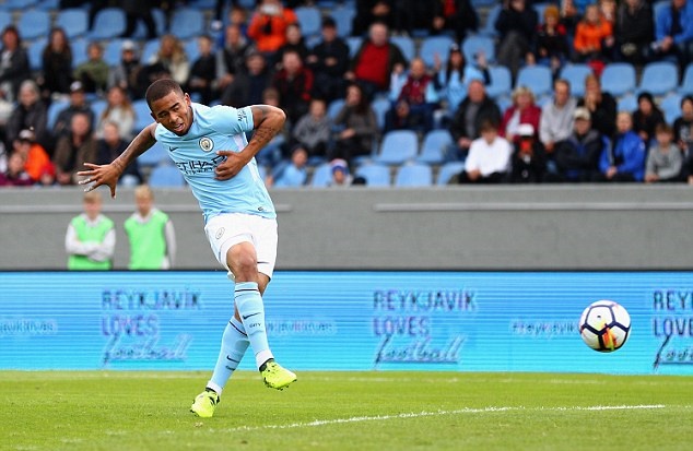 Và nhận bàn thua ngay ở phút thứ 8.