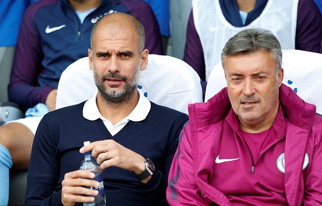 Pep hài lòng khi Sterling ấn định chiến thắng 3-0.